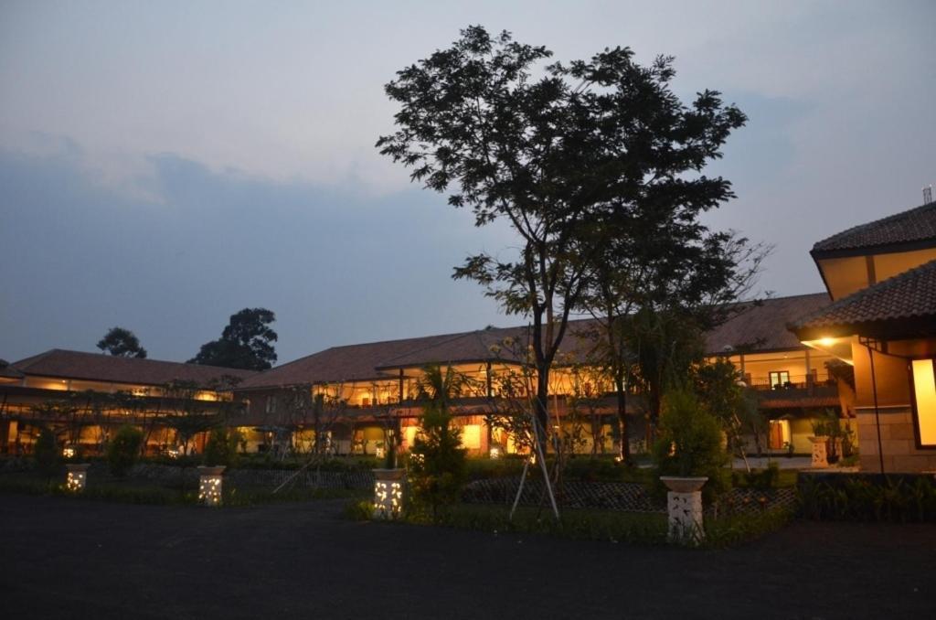 Bumi Gumati Resort & Convention Bogor Exterior photo